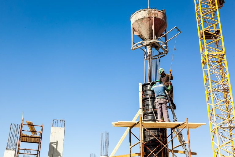 יציקת בטון - מאי אדן ציוד לבניין