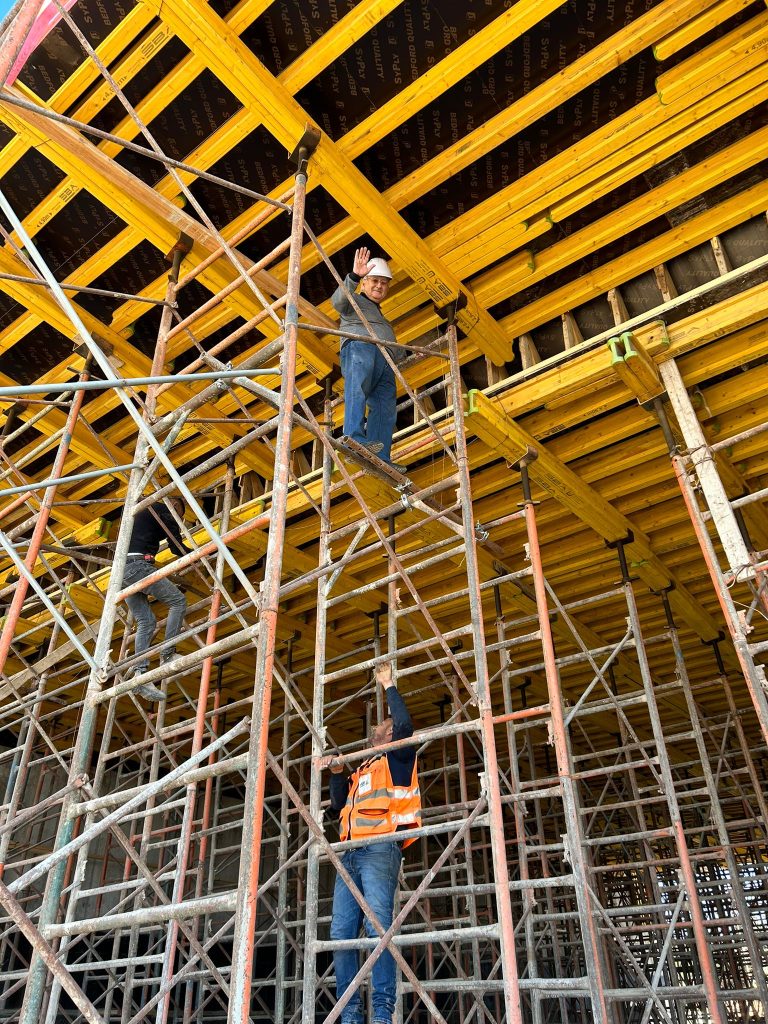 השכרת אקרו - השכרת מגדלי אקרו